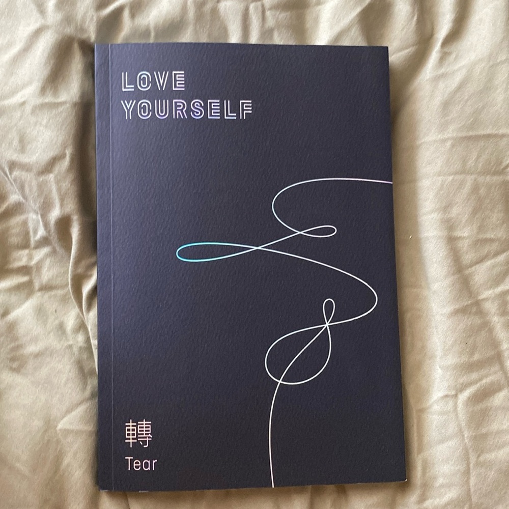 BTS Love Yourself Tear Version Y - Picture 1 of 3
